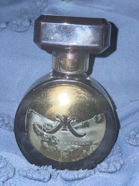 Kim Kardashian Gold perfume.
